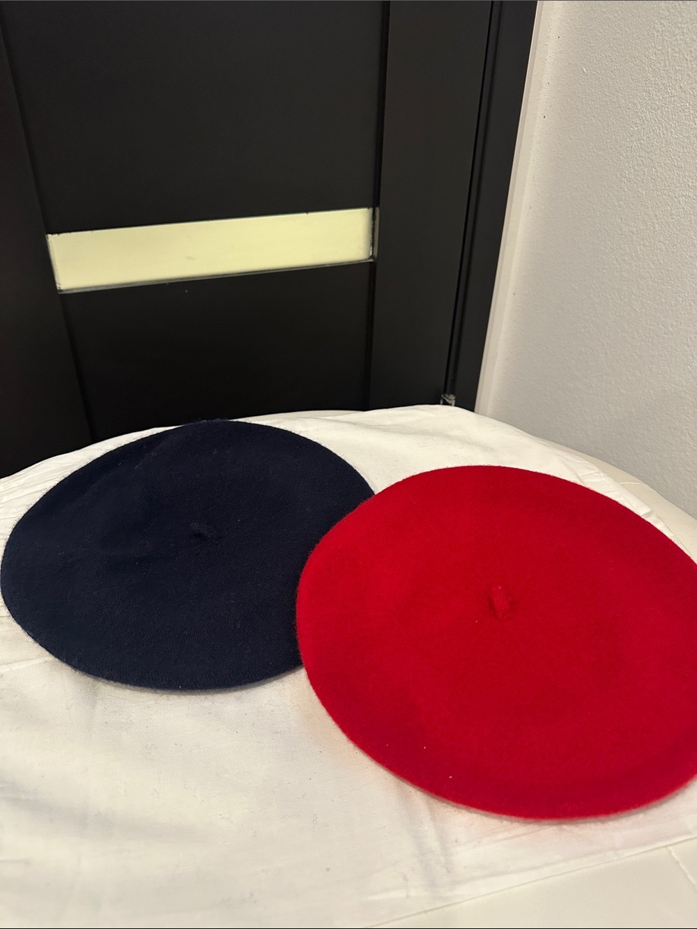 Classic Wool Beret Pack in Navy and Red - Unbranded